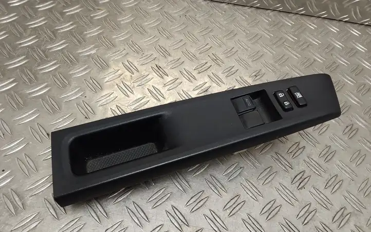 Toyota Yaris (2012 - 2014) 742320D330 Блок кнопок стеклоподъемников — фото 1