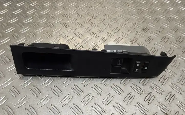 Toyota Yaris (2012 - 2014) 742320D330 Блок кнопок стеклоподъемников — фото 2