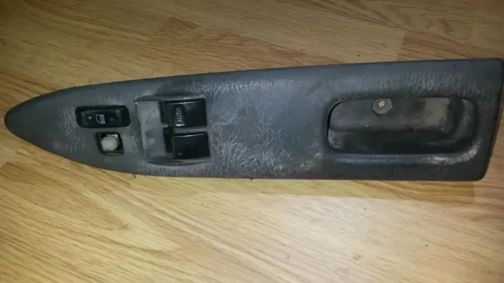 Toyota Avensis T220 (2000 - 2003) 74231-05030 Блок кнопок стеклоподъемников — фото 1