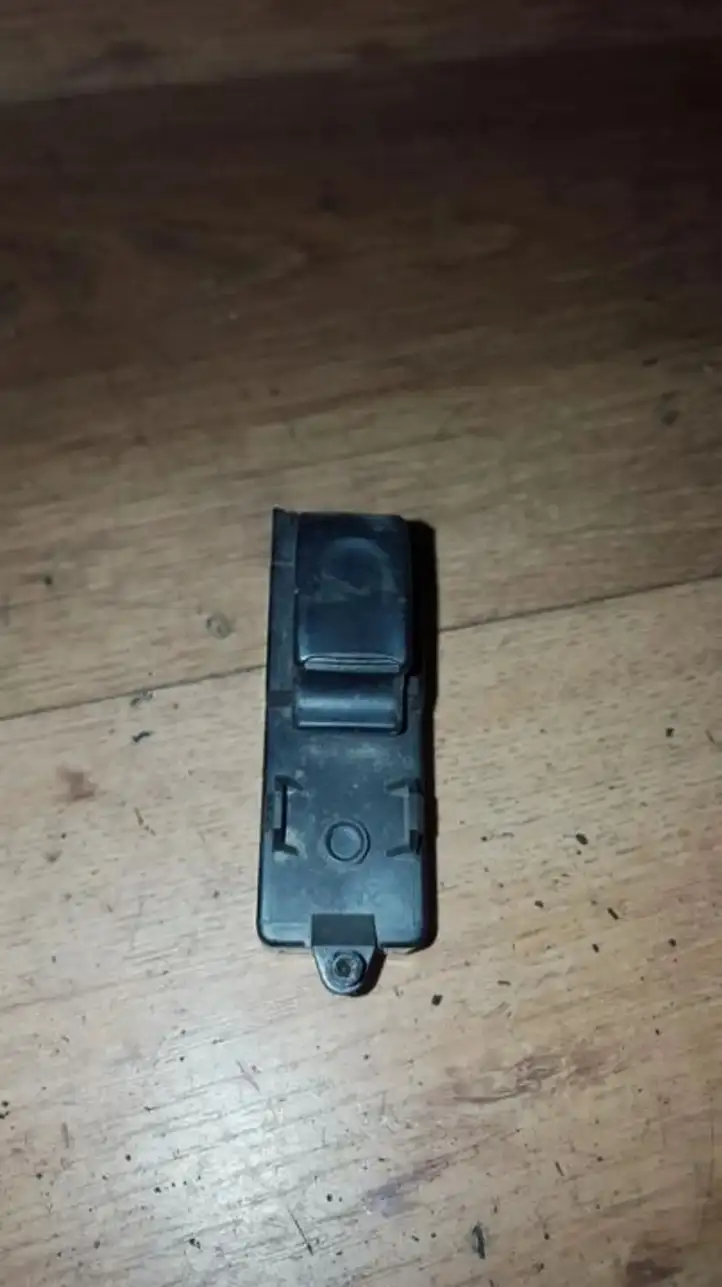 Isuzu Trooper (1991 - 2003) 9971221021 Кнопка стеклоподъемников — фото 1
