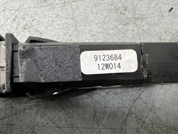 Volvo V50 (2008 - 2012) 9123684 Включатель аварийных фонарей — фото 2