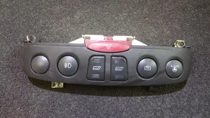 Fiat Punto (188) (1999 - 2010) a223 Включатель аварийных фонарей — фото 1