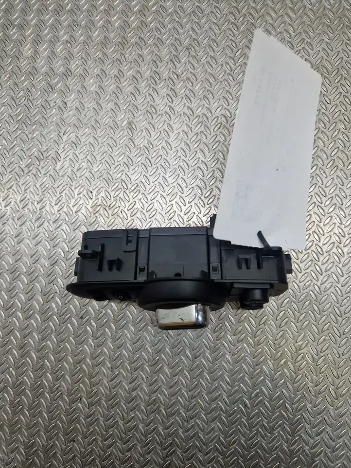 BMW 3 F30 F35 F31 (2012 - 2018) 3473390105 Включатель фонарей — фото 4
