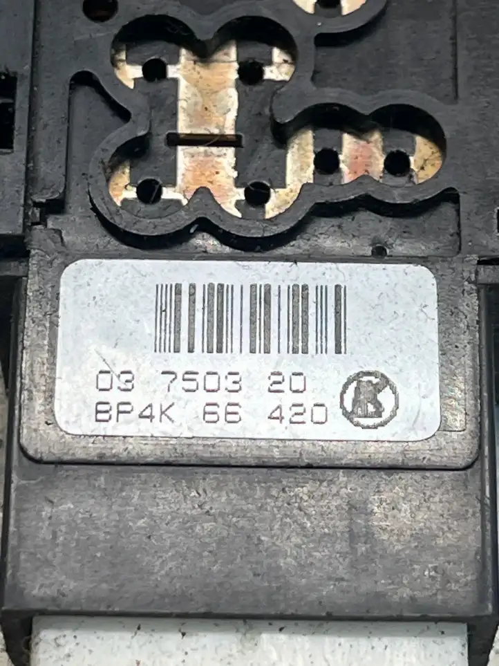 Mazda 3 I (2003 - 2006) BP4K66420 Включатель обогрева — фото 3