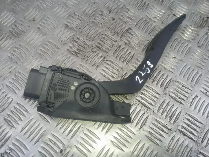 Ford Fiesta (2009 - 2012) 8V219F836AA Педаль акселератора — фото 1