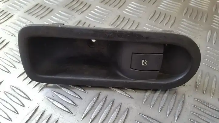 Renault Megane II (2002 - 2005) 156015540d Блок кнопок стеклоподъемников — фото 1