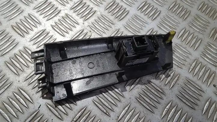 Toyota Corolla E120 E130 (2000 - 2004) 7423202300 Кнопка стеклоподъемников — фото 2