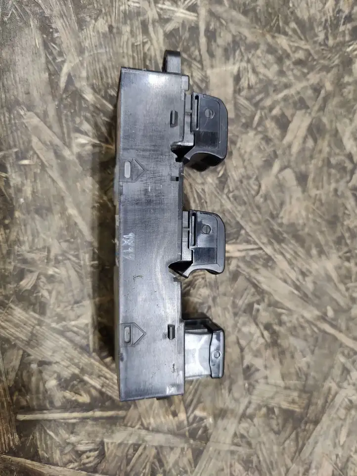 Subaru Forester SH (2008 - 2013) 157567 Кнопка стеклоподъемников — фото 4