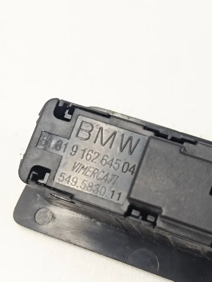 BMW 5 F10 F11 (2009 - 2016) 9162645 Кнопка закрытия багажника — фото 3