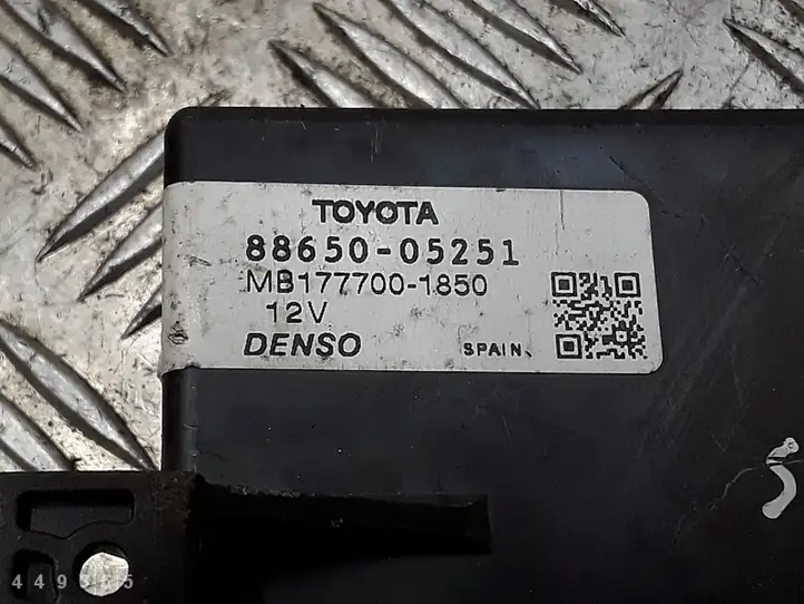 Toyota Avensis T270 (2009 - 2012) 8865005251 Модуль управления кондиционером — фото 4