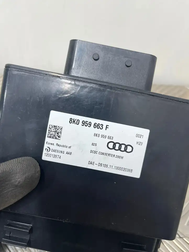 Audi A4 S4 B8 8K (2007 - 2011) 8K0959663F Блок управления электропитанием — фото 4