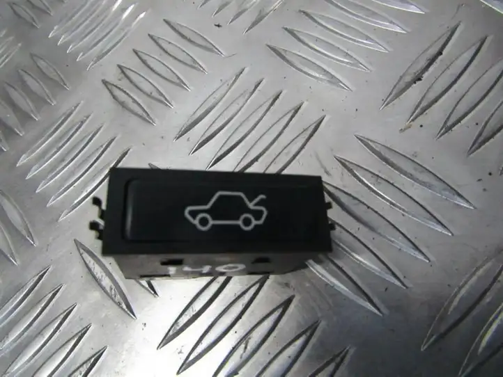 BMW 5 E39 (1996 - 2003) 03052500 Кнопка закрытия крышки багажника — фото 1