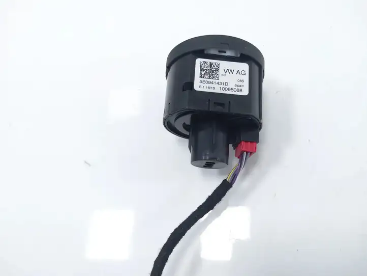 Skoda Fabia Mk3 (NJ) (2015 - 2021) 5E0941431 Включатель фонарей — фото 3