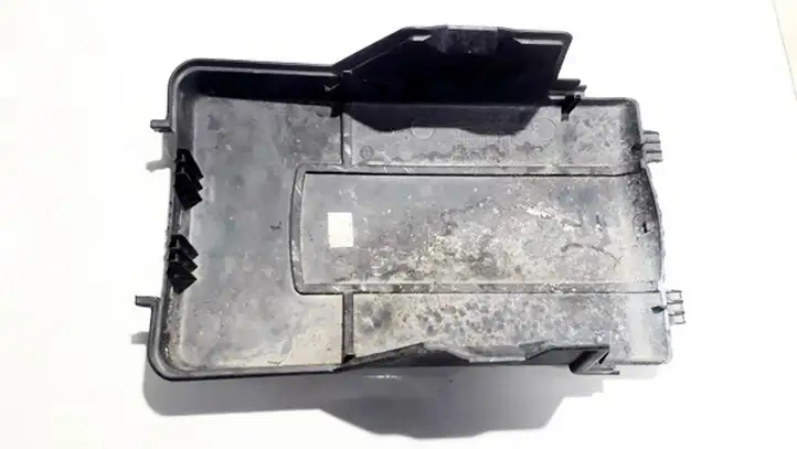 Volkswagen PASSAT B6 (2005 - 2010) 1k0915443c Крышка ящика аккумулятора — фото 2