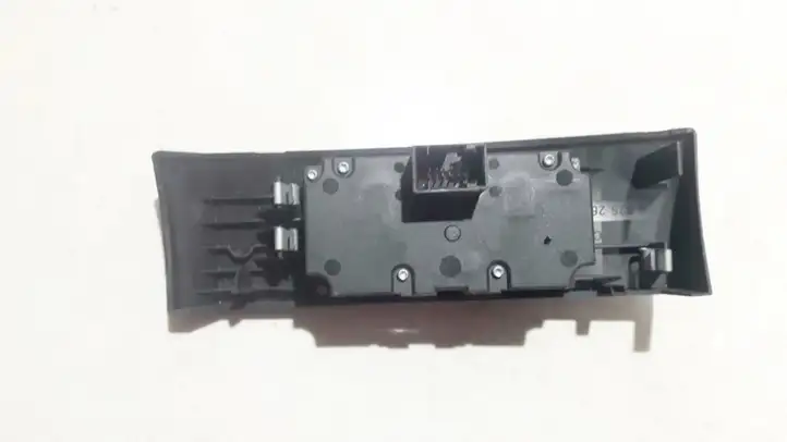 BMW 5 E60 E61 (2004 - 2010) 6925260 Включатель фонарей — фото 2