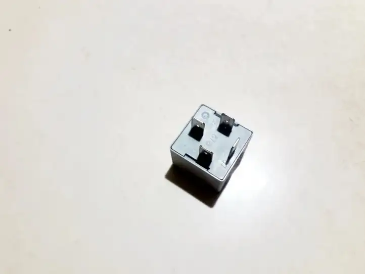 Volkswagen Caddy (2004 - 2010)  141951253b Другое реле