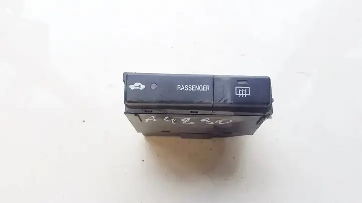Toyota Avensis T250 (2006 - 2009) 8479005110 Кнопка обогрева стекла — фото 1