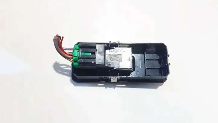 Land Rover Discovery 3 - LR3 (2004 - 2009) yud501070pvj Блок кнопок стеклоподъемников — фото 2