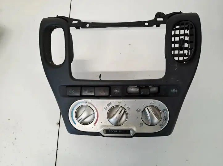 Toyota Yaris Verso (1999 - 2005) Блок управления климат-контролем — фото 1