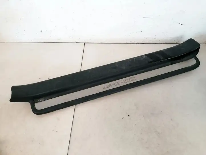 Toyota Avensis T250 (2003 - 2006) 6791305040 Внутренняя отделка переднего порога — фото 1