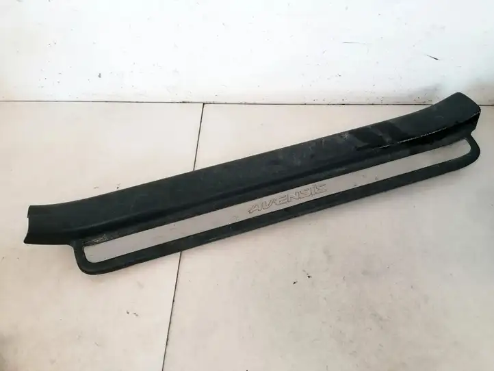 Toyota Avensis T250 (2003 - 2006) 6791305040 Внутренняя отделка переднего порога — фото 2