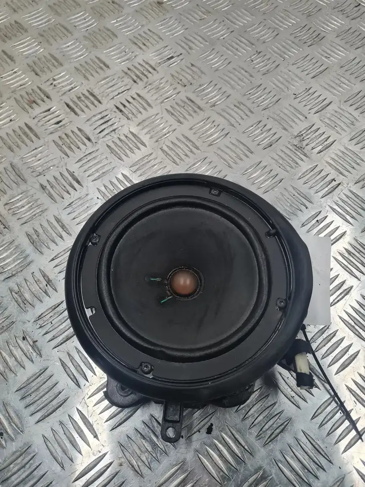 Audi A4 (2000 - 2006)   Громкоговоритель (громкоговорители) в задних дверях