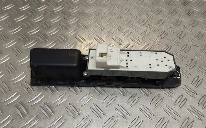 Toyota Yaris (2014 - 2019) 742320D690 Блок кнопок стеклоподъемников — фото 3