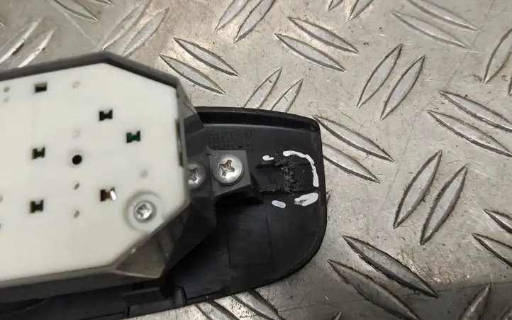 Toyota Yaris (2014 - 2019) 742320D690 Блок кнопок стеклоподъемников — фото 4