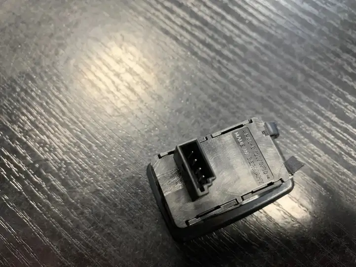 BMW 5 E60 E61 (2004 - 2010) 15939948 Кнопка стеклоподъемников — фото 3