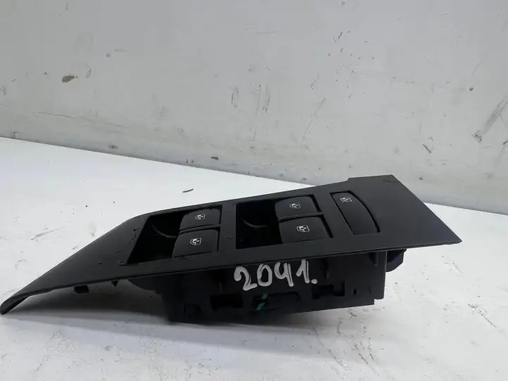 Opel Astra J (2009 - 2012) 13305011 Блок кнопок стеклоподъемников — фото 2