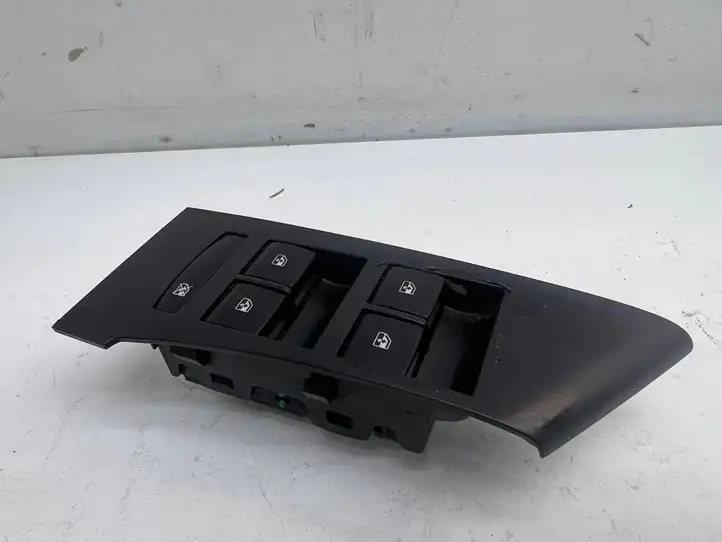 Opel Astra J (2009 - 2012) 13305011 Блок кнопок стеклоподъемников — фото 3