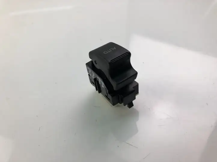 Toyota Avensis T250 (2006 - 2009) 8481005050 Блок кнопок стеклоподъемников — фото 1