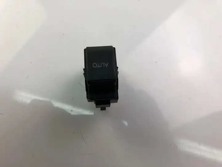 Toyota Avensis T250 (2006 - 2009) 8481005050 Блок кнопок стеклоподъемников — фото 2