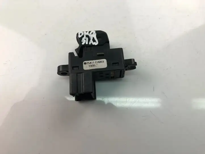 Nissan Note (E11) (2006 - 2014) 25411EA003 Кнопка стеклоподъемников — фото 3