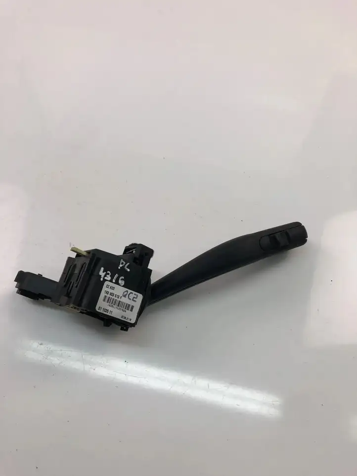 Skoda Octavia Mk1 (1U) (1996 - 2004)  1K0953513F Комплект ручек