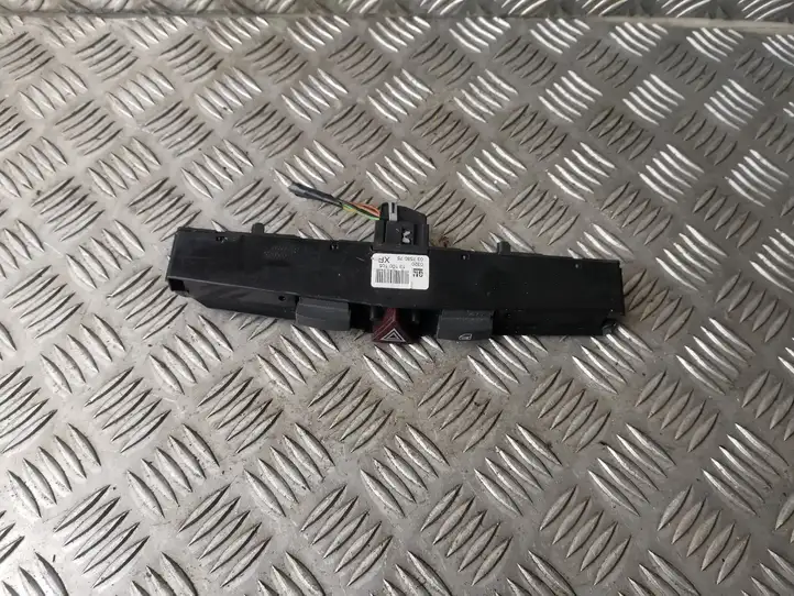 Opel Zafira B (2006 - 2008) 13100105 Включатель аварийных фонарей — фото 3