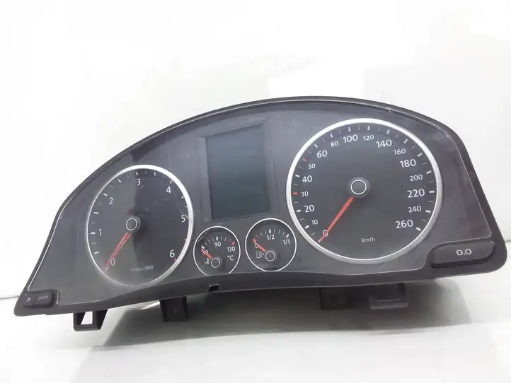 Volkswagen Tiguan (2007 - 2011)  5N0920870D Спидометр (приборный щиток)