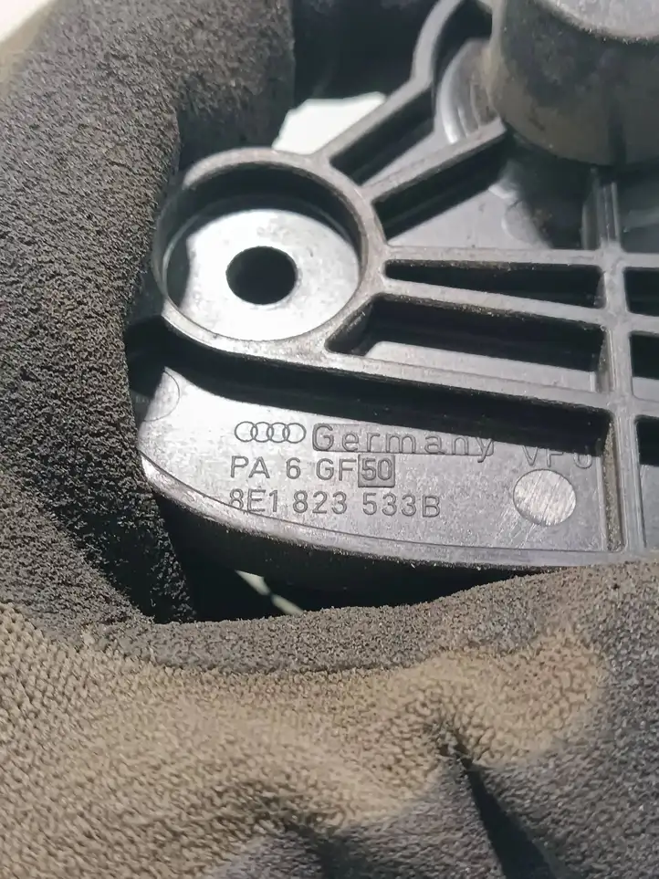 Audi A4 S4 B7 8E 8H (2004 - 2009) 8E1823533B Ручка открытия капота — фото 4
