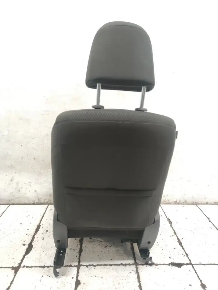 Toyota Auris 150 (2006 - 2012) 7175302020 Переднее сиденье пассажира — фото 4