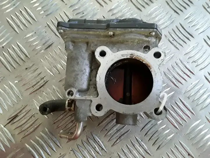 Toyota Yaris (2009 - 2012) 2203047010 Дроссельная заслонка — фото 1
