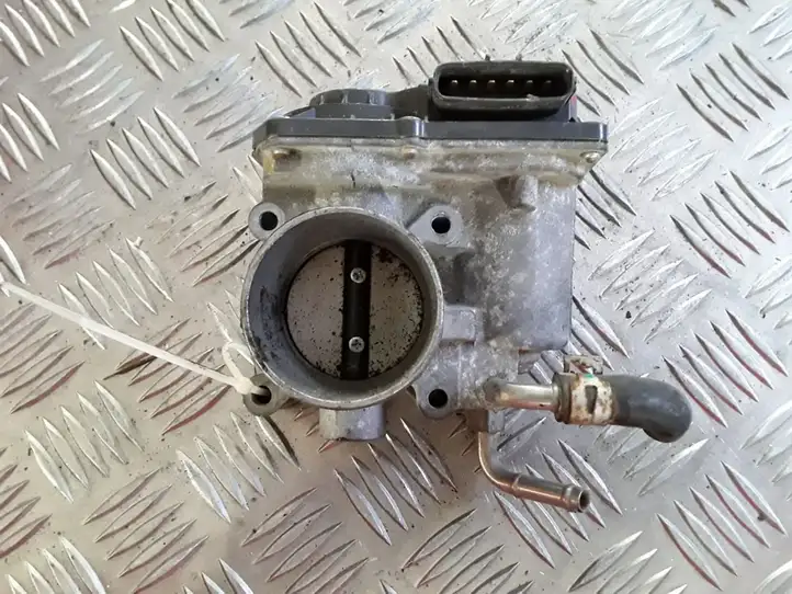 Toyota Yaris (2009 - 2012) 2203047010 Дроссельная заслонка — фото 3