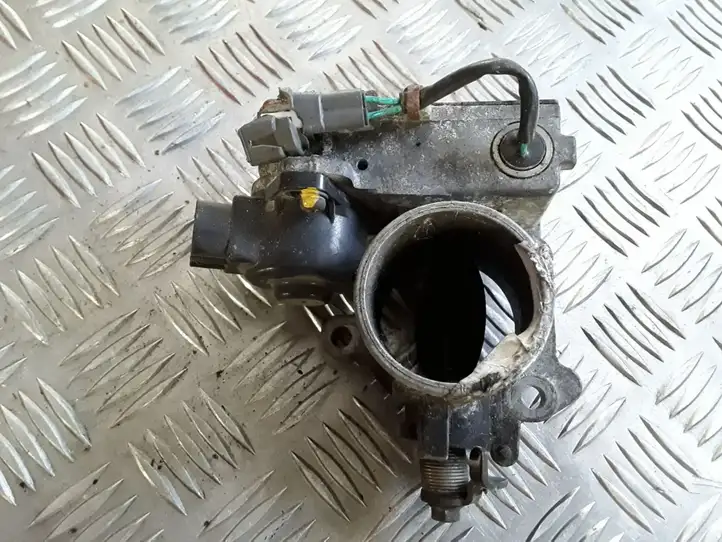 Toyota Avensis T220 (2000 - 2003) 8967221020 Дроссельная заслонка — фото 1