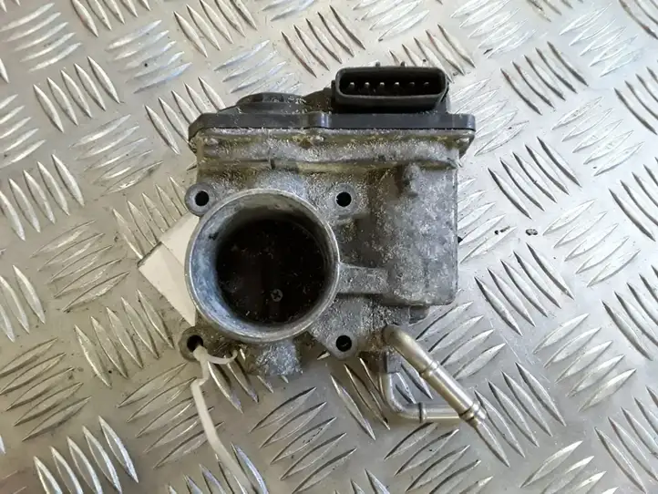 Toyota Corolla Verso E121 (2004 - 2007) 220300D020 Дроссельная заслонка — фото 1