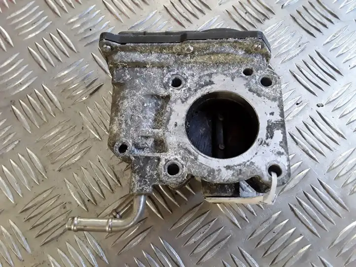 Toyota Corolla Verso E121 (2004 - 2007) 220300D020 Дроссельная заслонка — фото 3