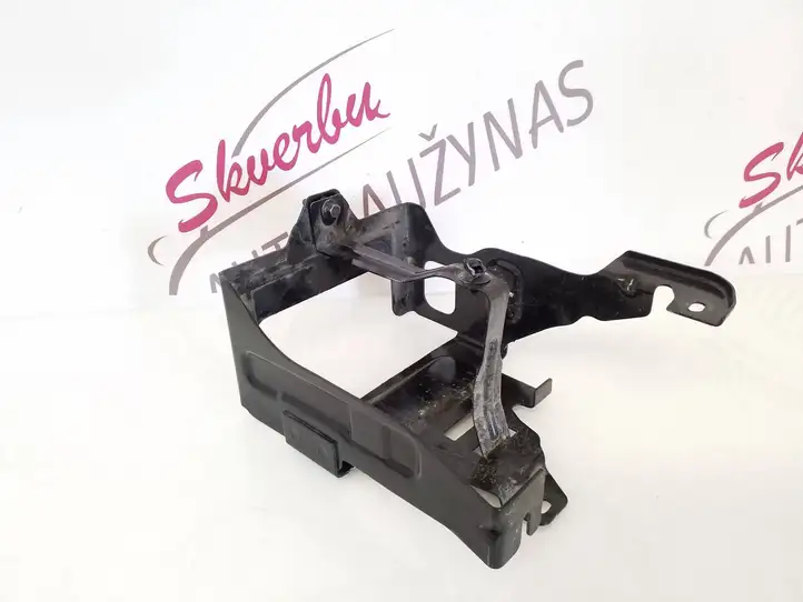 Volvo XC40 (2017 - ) 32132005 Держатель аккумулятора — фото 2