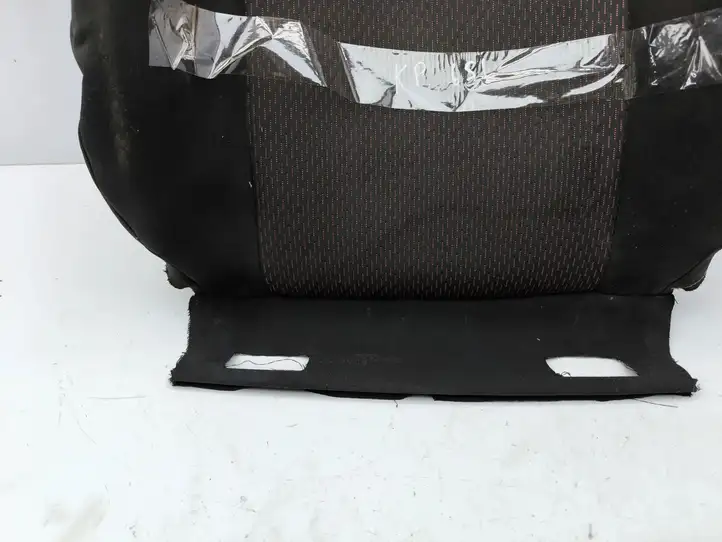 Toyota Yaris (2009 - 2012) Переднее сиденье водителя — фото 3