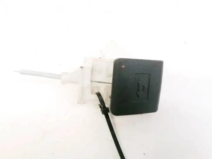 Toyota Avensis T250 (2003 - 2006)   Ручка капота