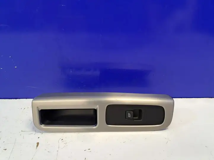 Volvo S40 (2004 - 2007) 8683815 Кнопка стеклоподъемников — фото 1