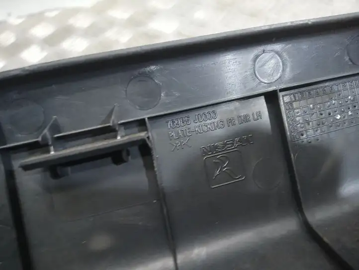 Nissan Qashqai (2010 - 2013) 769B5JD000 Внутренняя отделка переднего порога — фото 4