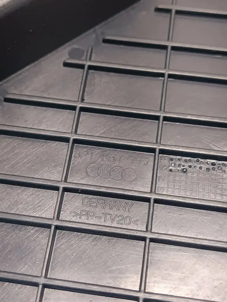 Audi A3/S3 8P (2004 - 2008)  8P1864777 Опора ноги